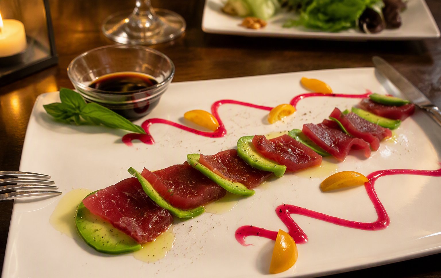 Carpaccio con intreccio di salse